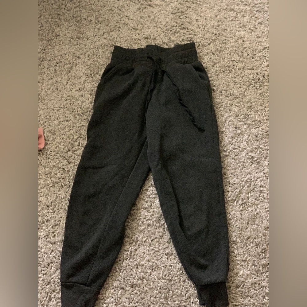 Dark gray Capri sweat pants with pockets size small
